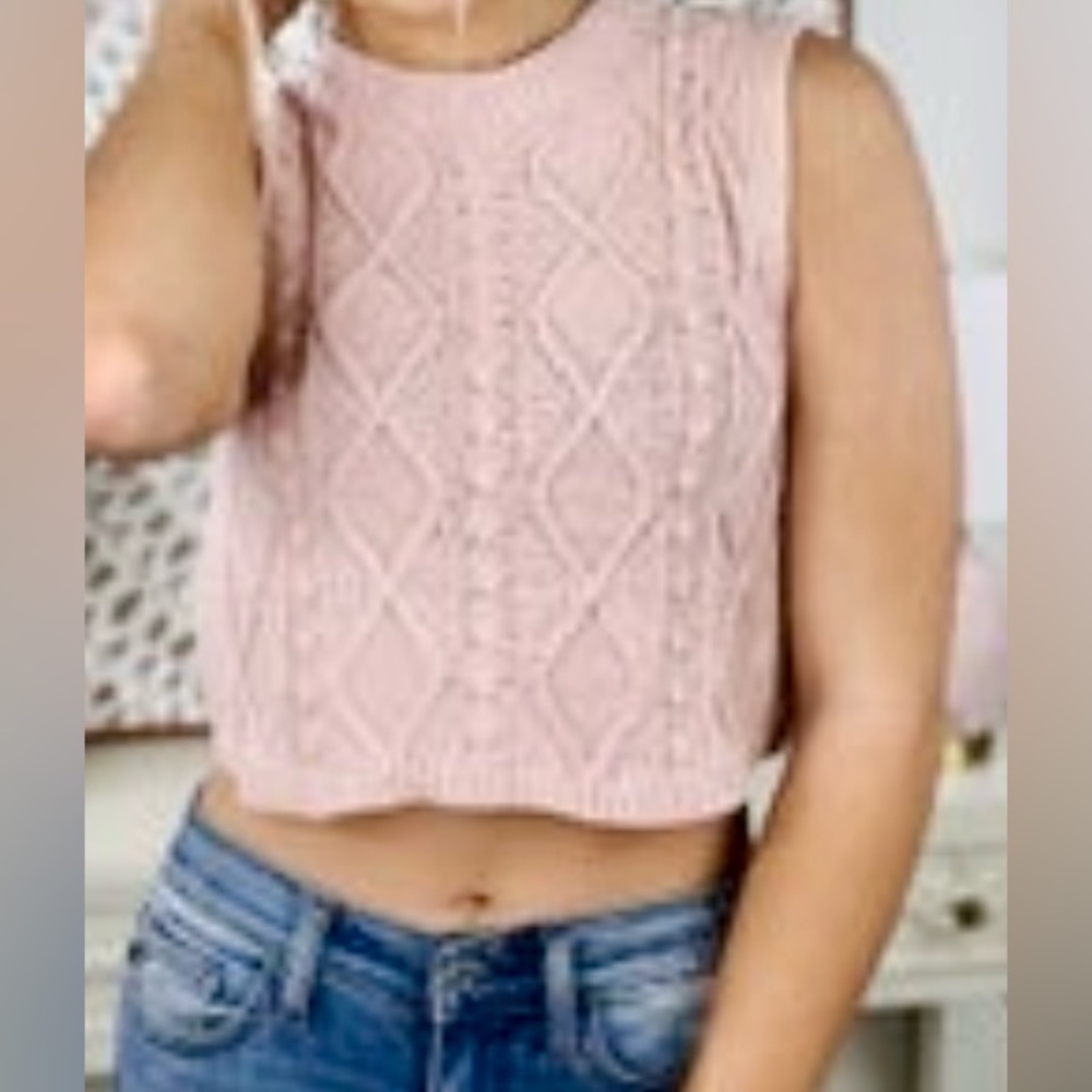 Pink cropped sleeveless sweater. Size large
